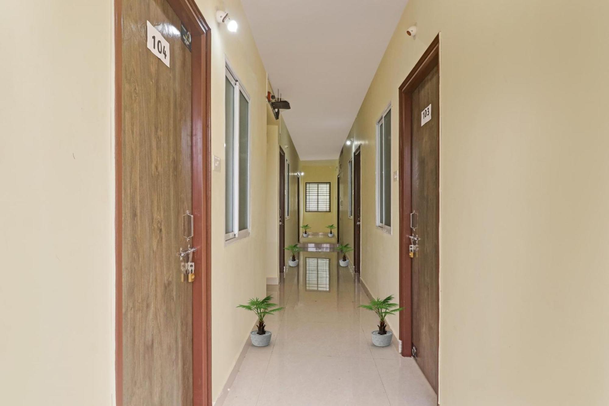Super Hotel O Dk Reddy Square Haiderabad Buitenkant foto