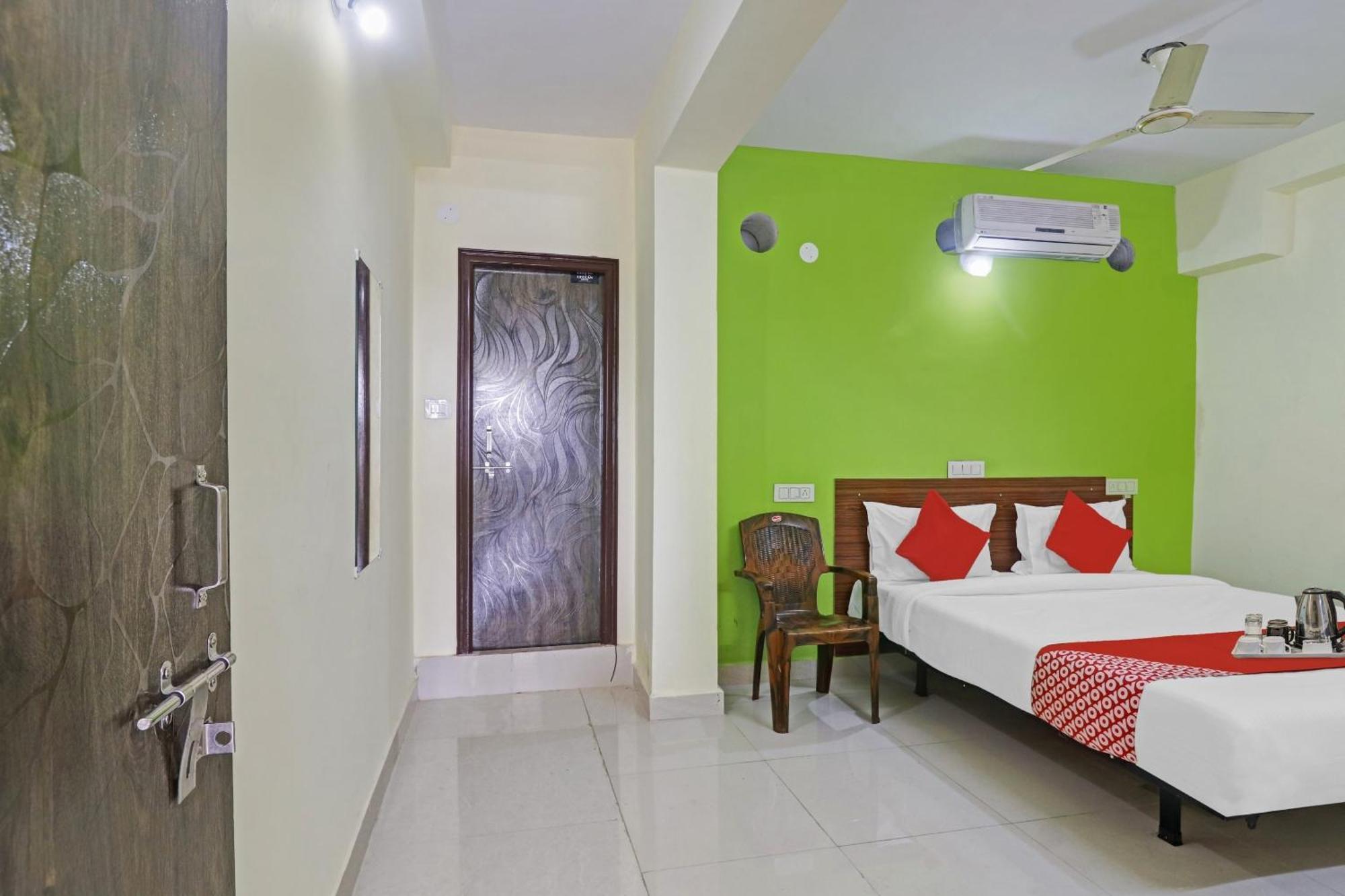 Super Hotel O Dk Reddy Square Haiderabad Buitenkant foto