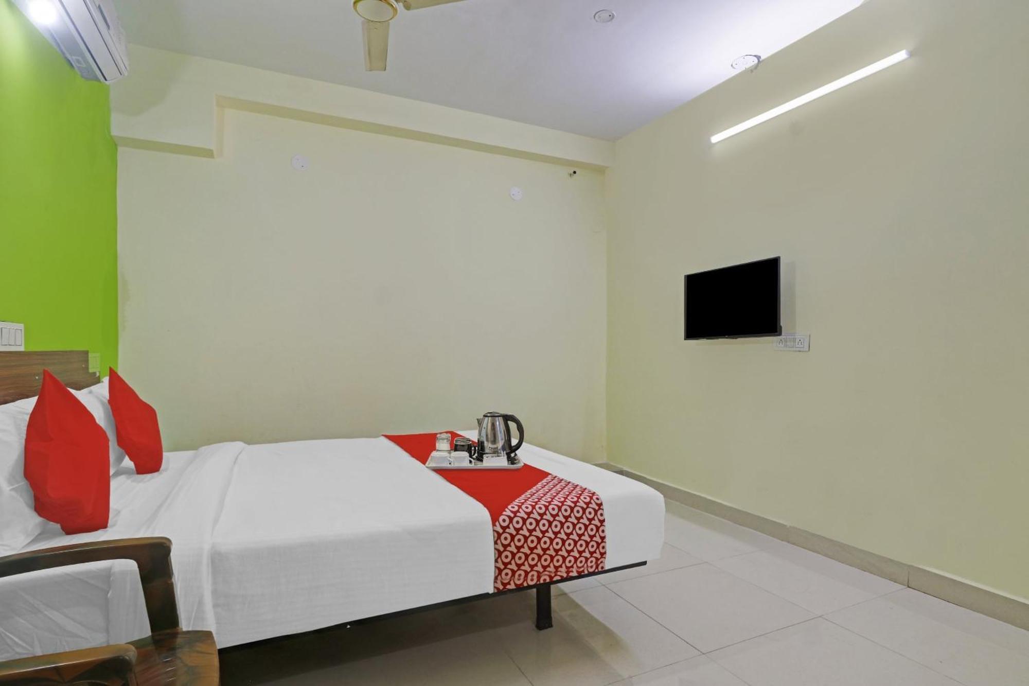 Super Hotel O Dk Reddy Square Haiderabad Buitenkant foto