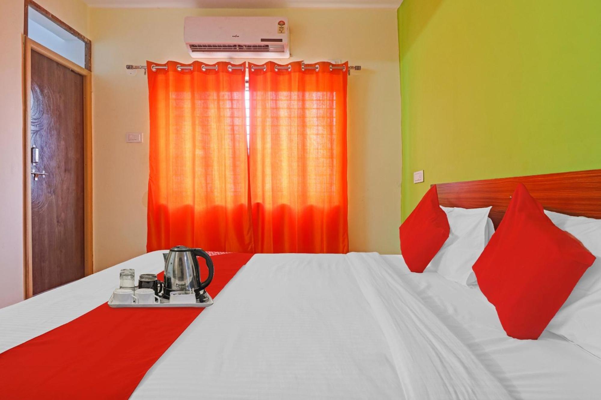 Super Hotel O Dk Reddy Square Haiderabad Buitenkant foto