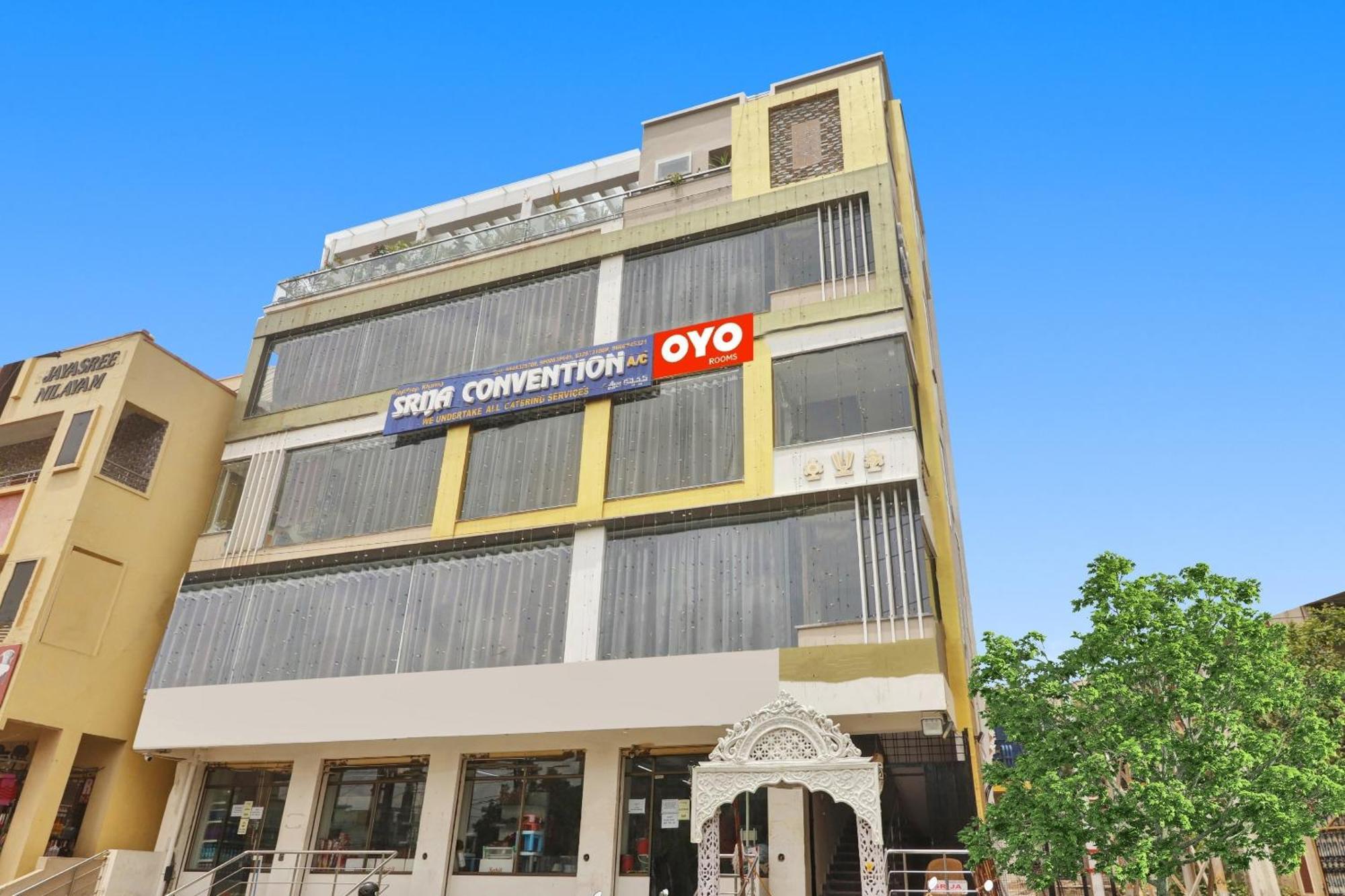 Super Hotel O Dk Reddy Square Haiderabad Buitenkant foto
