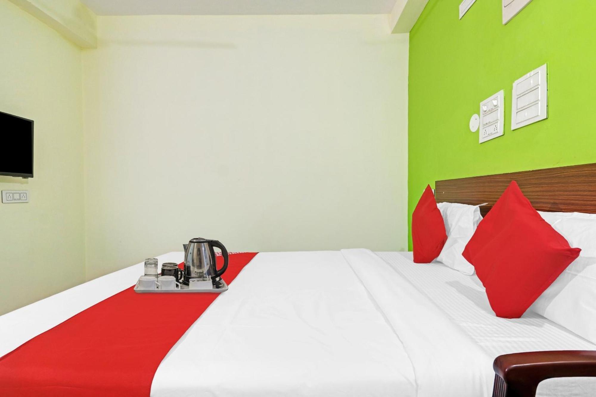 Super Hotel O Dk Reddy Square Haiderabad Buitenkant foto